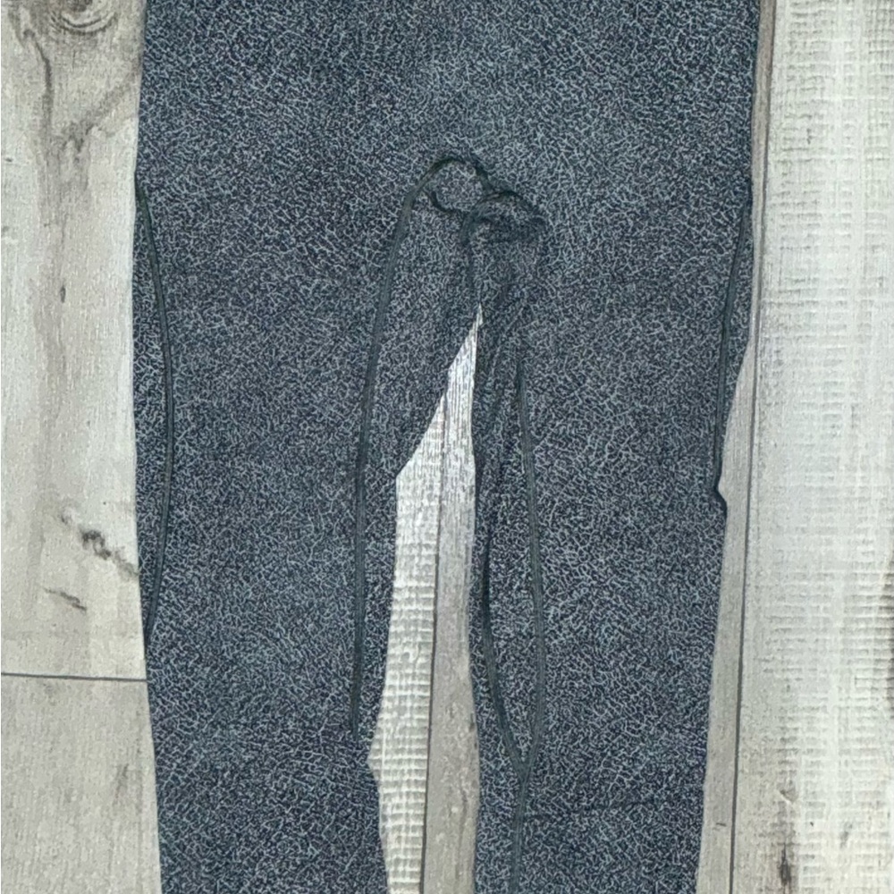 Lululemon Athletica Run the Day Leggings sz 8, 23” Fractal Dark Starlight Black